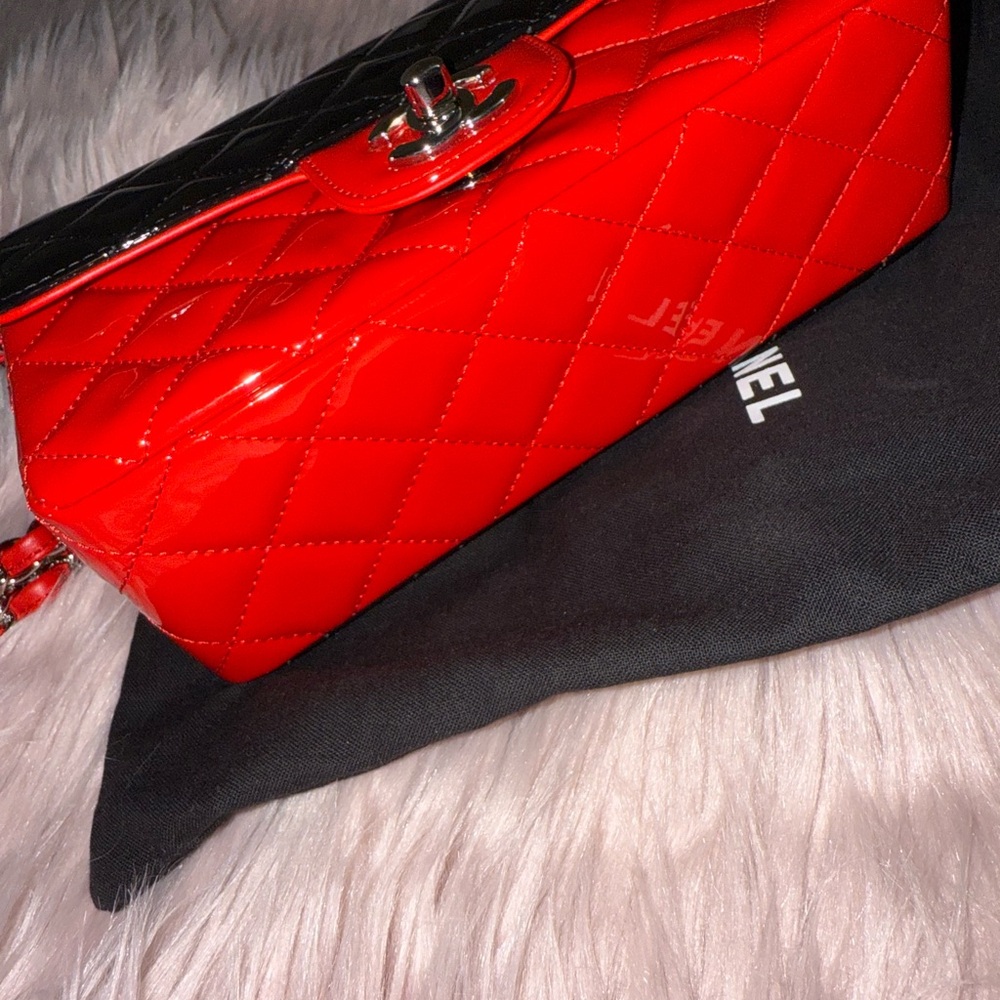 CHANEL Red and Black Patent Calfskin Quilted Mini Rectangular Flap bag - Picture 5 of 11